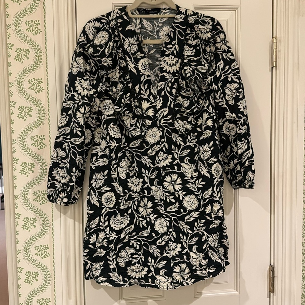 Zara Small black cotton dress w/ floral print